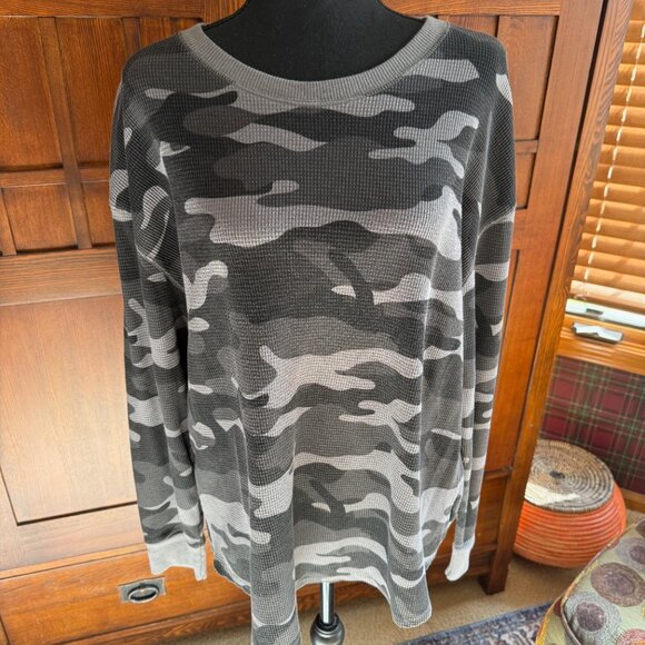 Black and Gray Long Sleeve Camo Waffle Weave Thermal Top Size XXL - Picture 1 of 8